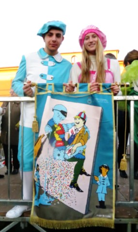Sprocco e Scalpellina col manifesto del carnevale pietrasantino