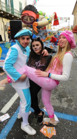 Sprocco e Scalpellina al corso di carnevale pietrasantino