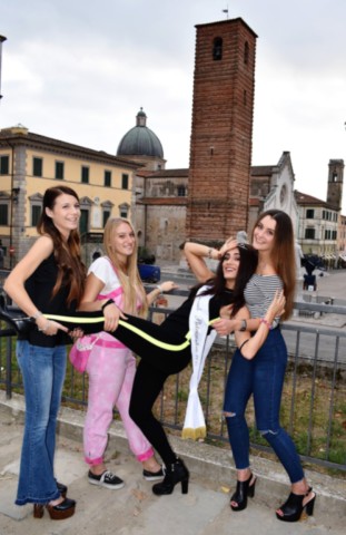 Scalpellina Enola Pasquini con miss carnevale